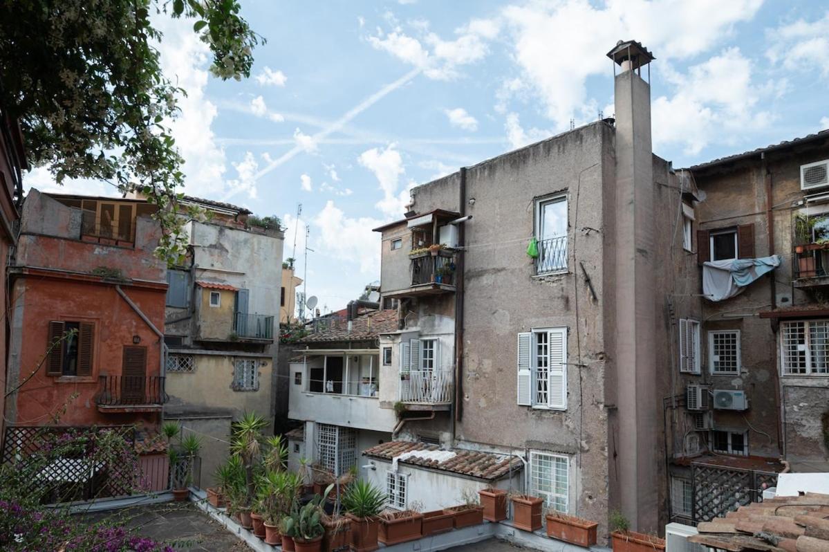Trastevere Rooftop Terrace Courtyard Loft